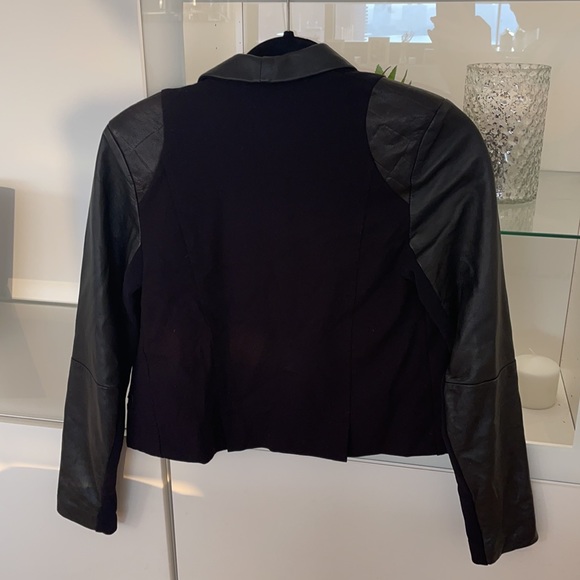 Real Leather 2 tone mix fabric crop blazer - Picture 5 of 5